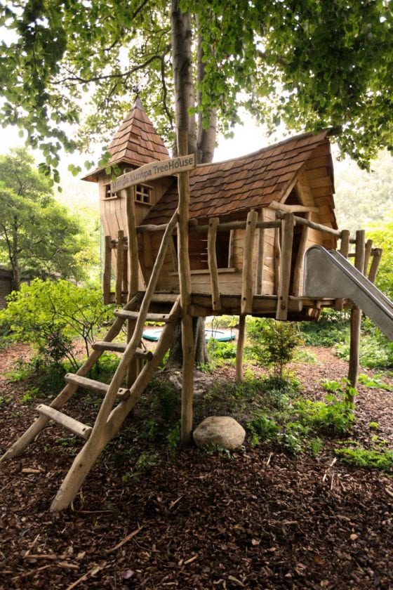 Boomhut, speelhut, boomhut op maat, speelhuisje, speelhuis, boomhuis, natuurlijke boomhut, treehouse, tuinarchitect, droomhut, speelparadijs, speeltuin, speeltuin schoolplein, Antwerpen, Gent, Brasschaat, Essen, Breda, Tilburg, Rotterdam. Utrecht, Amsterdam, Nijmegen, Apeldoorn, Dordrecht, Leuven, Eindhoven, s'Hertogenbosch